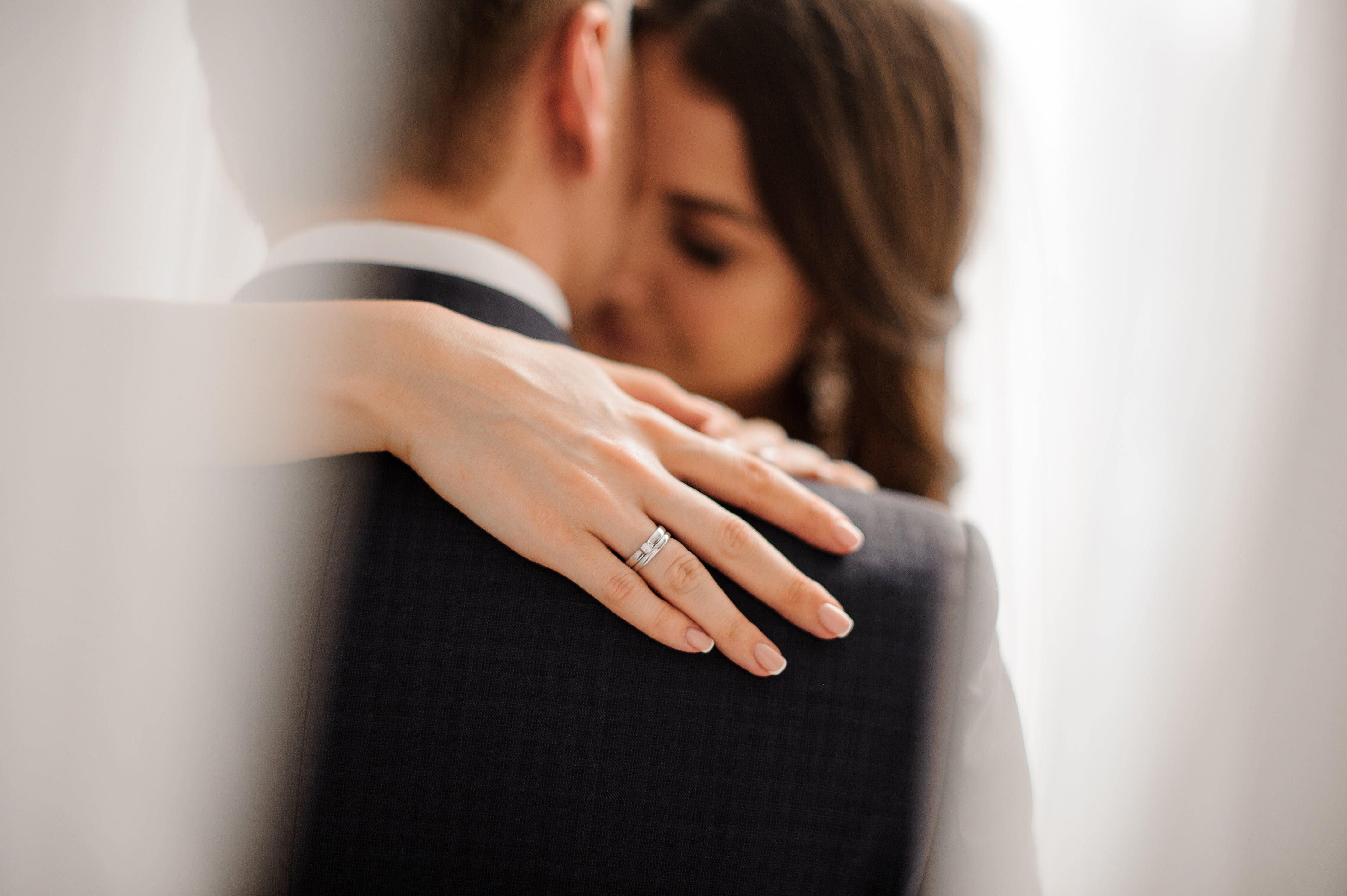 Understand The Difference Between Engagement Ring and Wedding Band Sets for Women