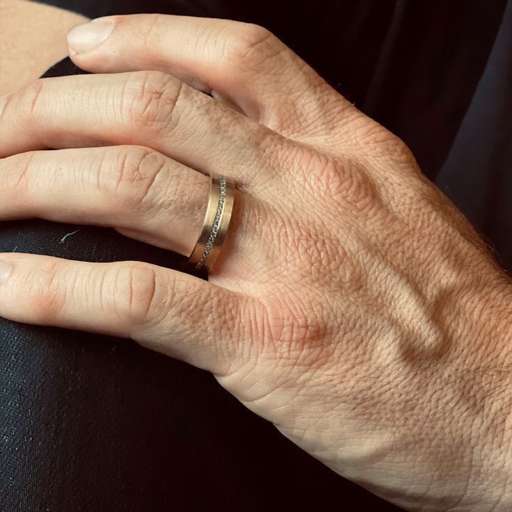 All of The different Styles of Wedding Bands for Men,Explained